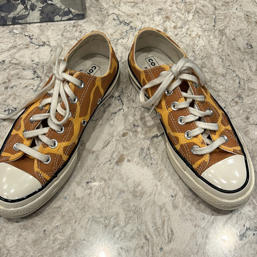 Unisex Converse Chuck 70 Low “Archival Giraffe Print” Sneakers - Picture 2 of 7